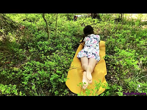 ❤️ Тиндердегі бейтаныс адам менің кискамды мастурбациялайды және орманда құмарланып жүреді Секс видео бойынша бізде ❌