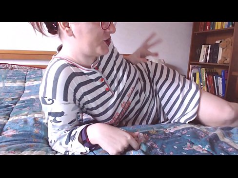 ❤️ Кішкентай құлдың аузына мына үлкен қара әтешті алыңыз Секс видео бойынша бізде ❌